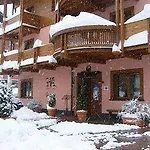 Arisch Hotel