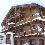Arisch Hotel 4*