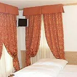 Hotel Arisch 4*