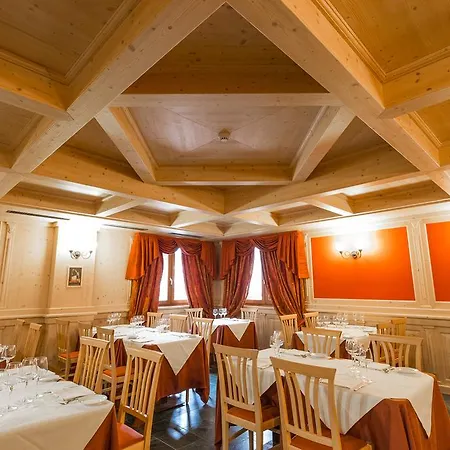 Hotel Arisch 4*