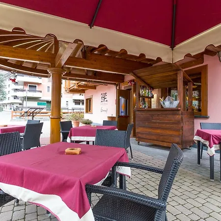 Arisch Hotel 4*