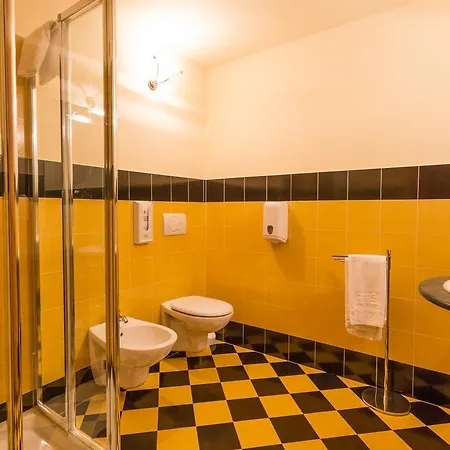 Arisch Hotel 4*