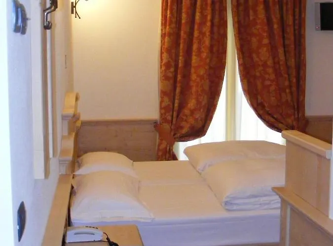 Hotel Arisch 4*