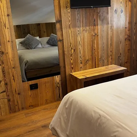 Arisch Otel