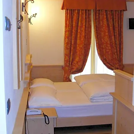 Arisch Hotel 4*