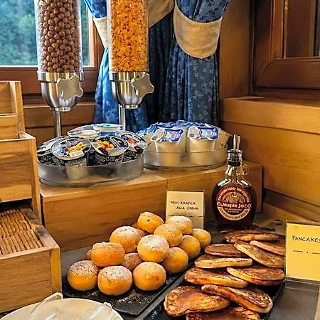 Arisch Hotel 4*