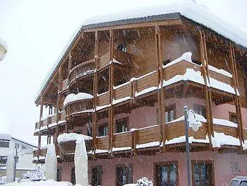Arisch Hotel 4*